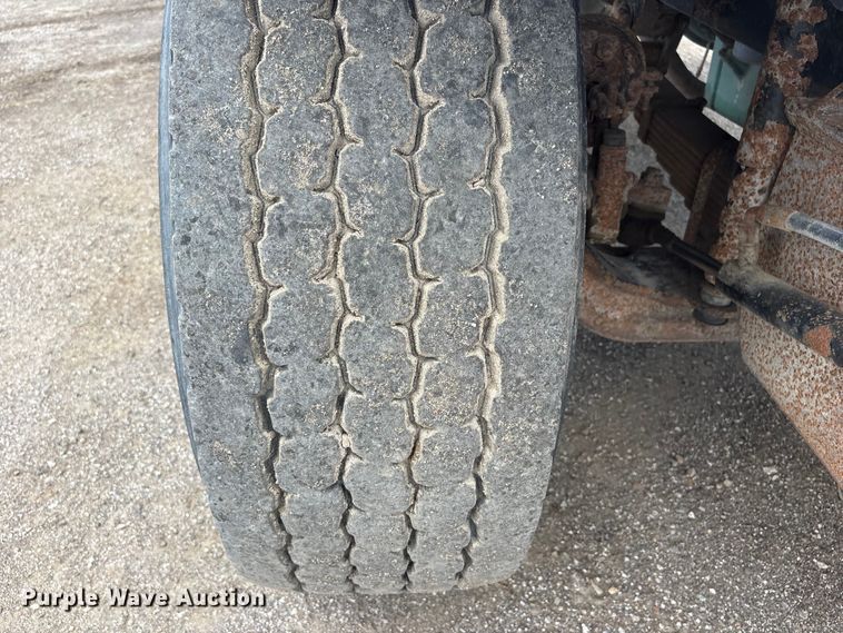 image for item DO5282 2000 Volvo WG dump truck