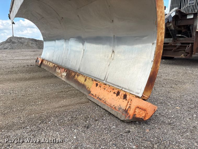 image for item DO5282 2000 Volvo WG dump truck