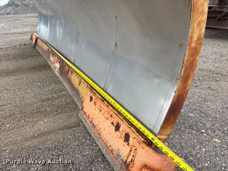 image for item DO5282 2000 Volvo WG dump truck