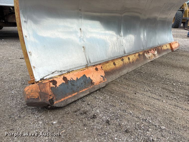 image for item DO5282 2000 Volvo WG dump truck