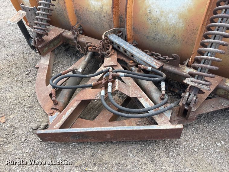 image for item DO5282 2000 Volvo WG dump truck