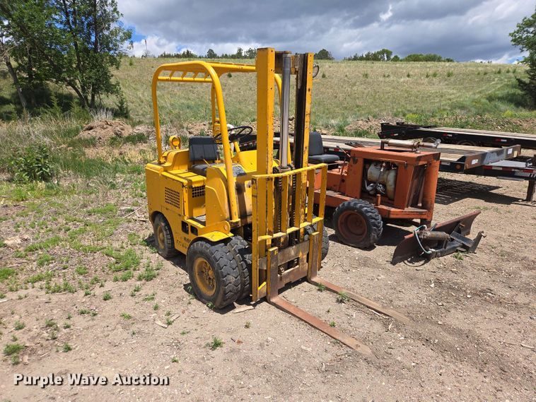 image for item DP8982 1970 Towmotor 502PG4024 forklift