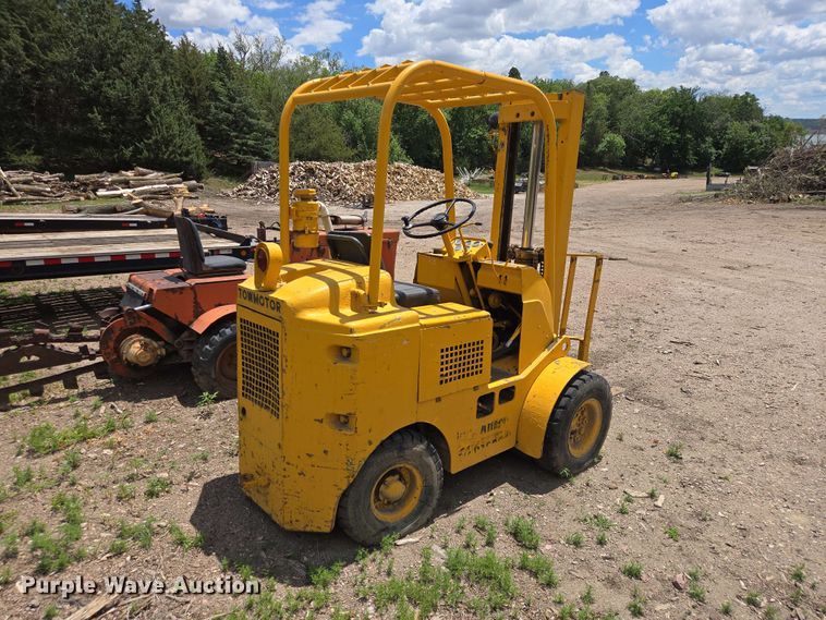 image for item DP8982 1970 Towmotor 502PG4024 forklift