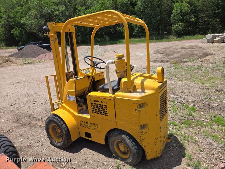 image for item DP8982 1970 Towmotor 502PG4024 forklift
