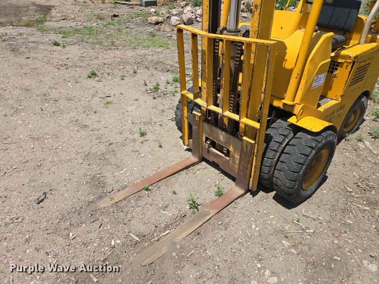 image for item DP8982 1970 Towmotor 502PG4024 forklift