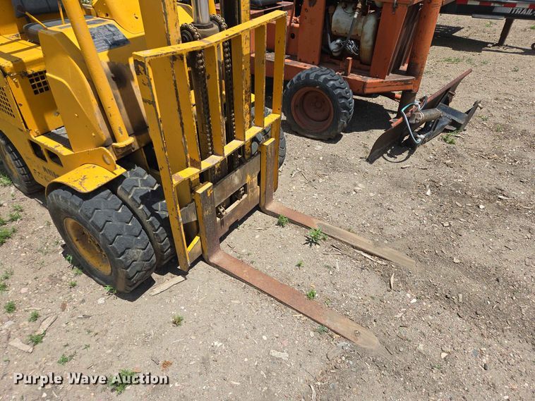 image for item DP8982 1970 Towmotor 502PG4024 forklift