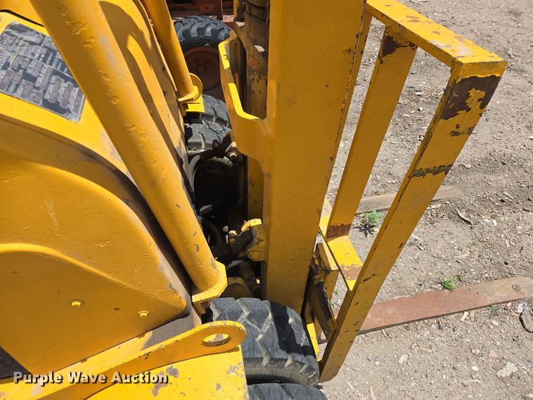 image for item DP8982 1970 Towmotor 502PG4024 forklift