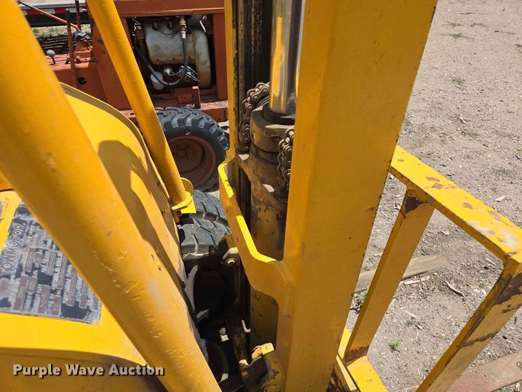 image for item DP8982 1970 Towmotor 502PG4024 forklift