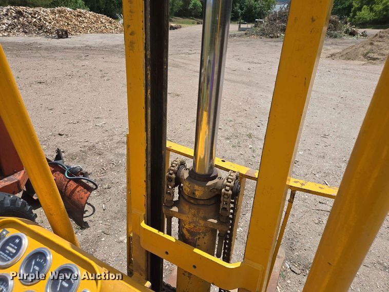 image for item DP8982 1970 Towmotor 502PG4024 forklift