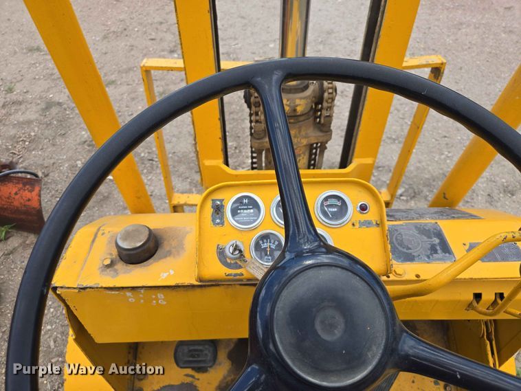 image for item DP8982 1970 Towmotor 502PG4024 forklift