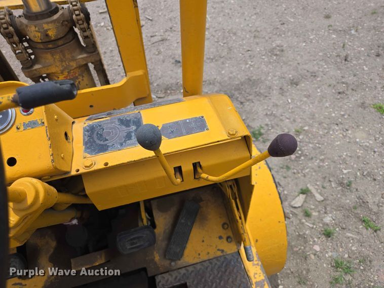 image for item DP8982 1970 Towmotor 502PG4024 forklift