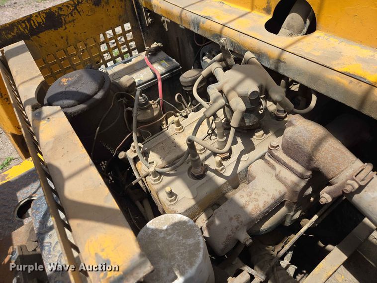 image for item DP8982 1970 Towmotor 502PG4024 forklift