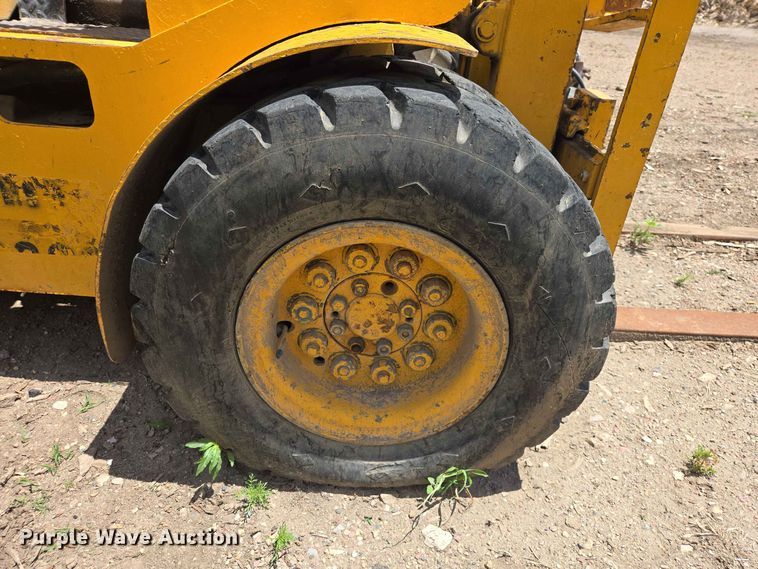 image for item DP8982 1970 Towmotor 502PG4024 forklift