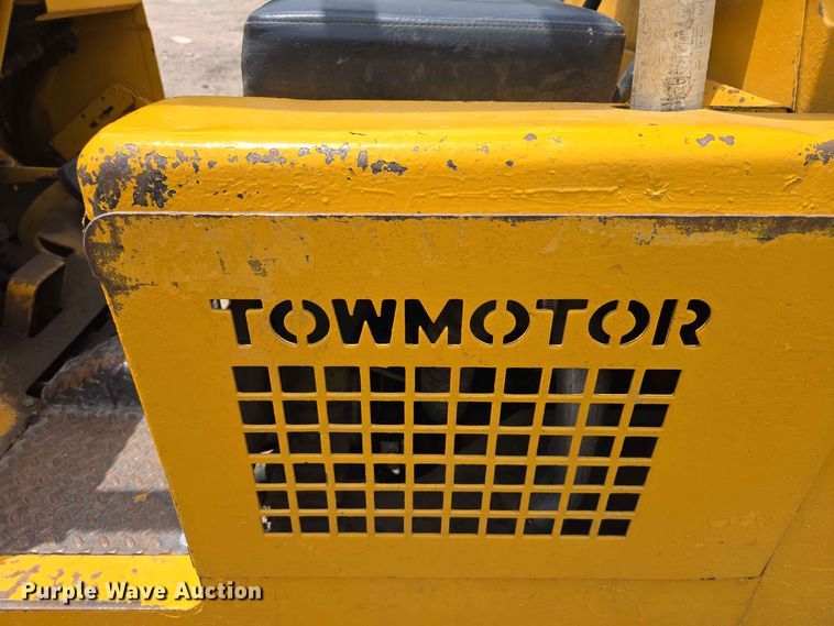 image for item DP8982 1970 Towmotor 502PG4024 forklift