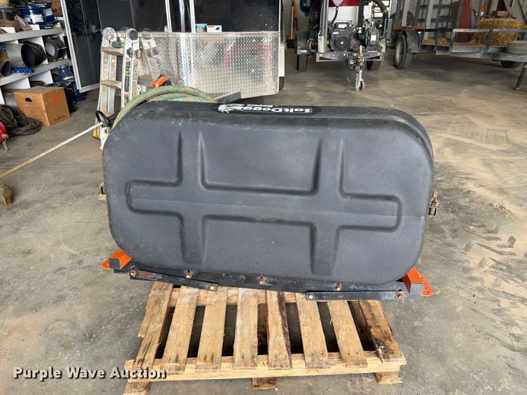 image for item DQ7873 Saltdog 004239 spreader