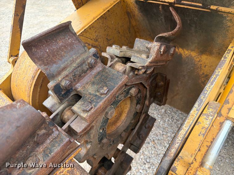 image for item DQ7877 2000 Vermeer V8550A trencher