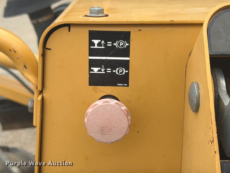 image for item DQ7877 2000 Vermeer V8550A trencher