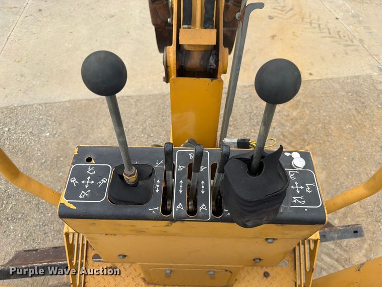 image for item DQ7877 2000 Vermeer V8550A trencher