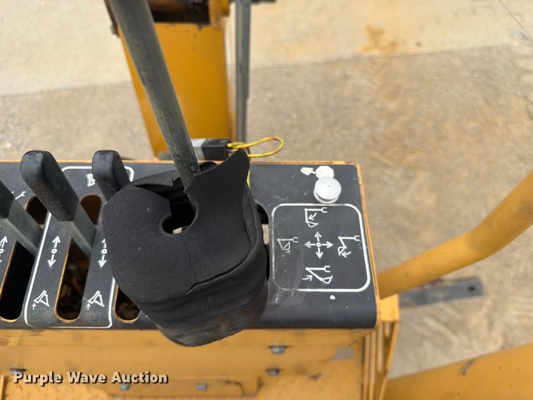image for item DQ7877 2000 Vermeer V8550A trencher