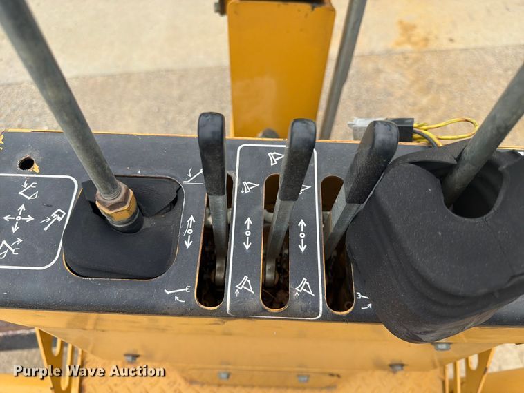 image for item DQ7877 2000 Vermeer V8550A trencher