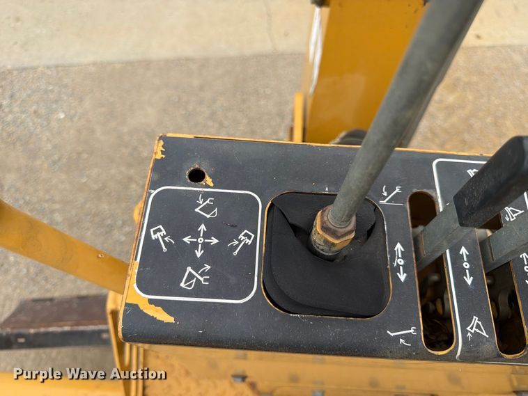image for item DQ7877 2000 Vermeer V8550A trencher