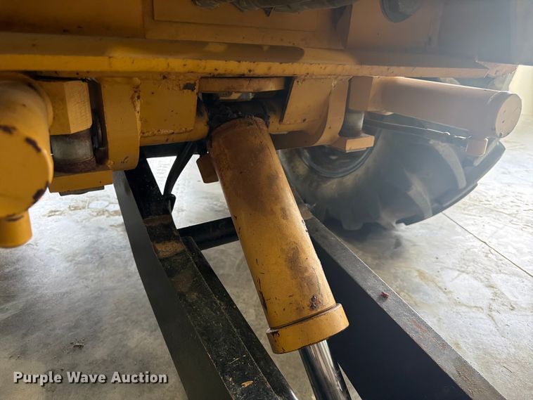 image for item DQ7877 2000 Vermeer V8550A trencher