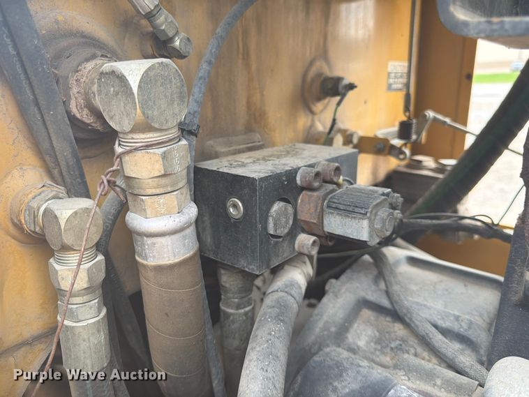 image for item DQ7877 2000 Vermeer V8550A trencher