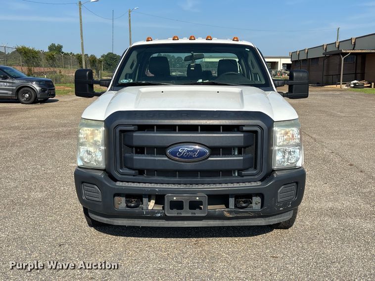image for item DU6343 2015 Ford F350 Super Duty pickup truck cab and chassis