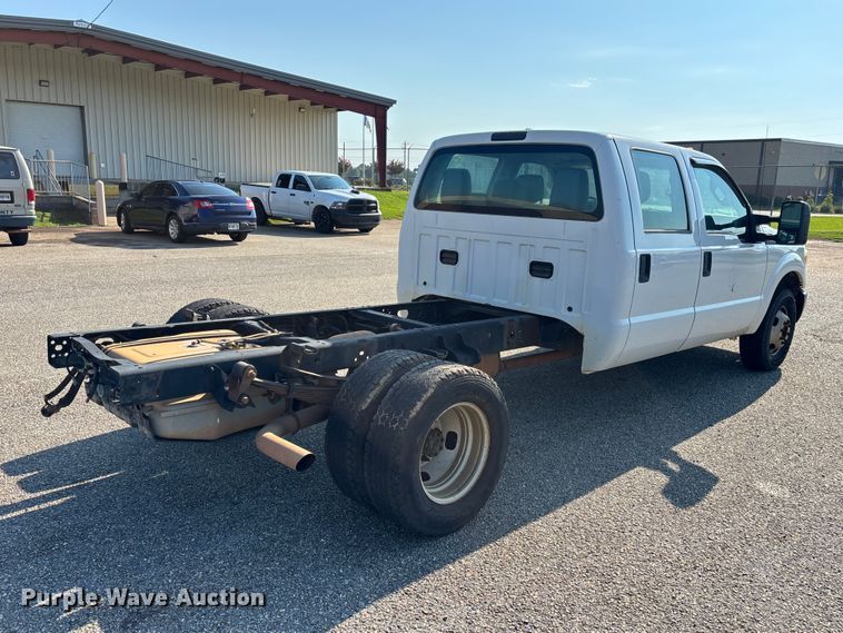 image for item DU6343 2015 Ford F350 Super Duty pickup truck cab and chassis