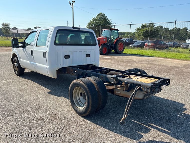 image for item DU6343 2015 Ford F350 Super Duty pickup truck cab and chassis