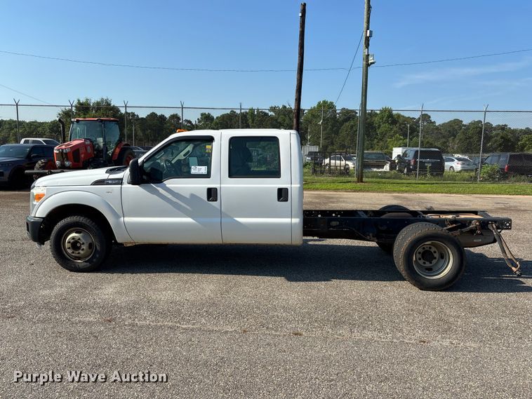 image for item DU6343 2015 Ford F350 Super Duty pickup truck cab and chassis