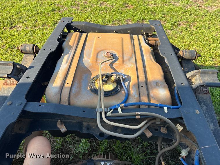 image for item DU6343 2015 Ford F350 Super Duty pickup truck cab and chassis