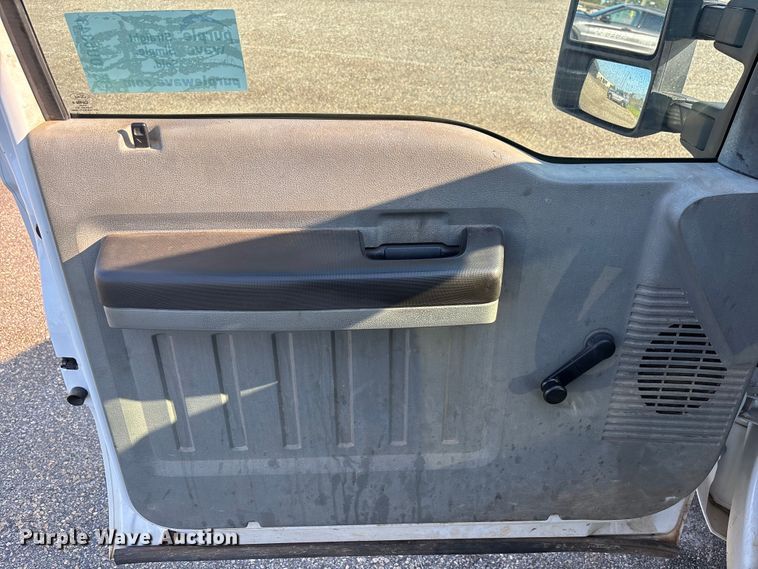 image for item DU6343 2015 Ford F350 Super Duty pickup truck cab and chassis