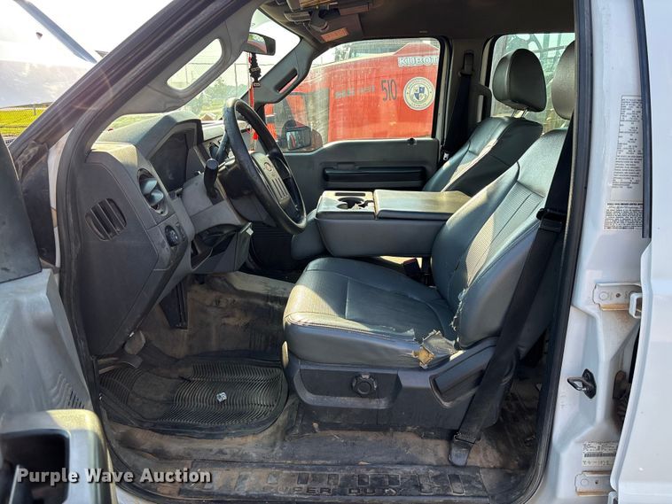 image for item DU6343 2015 Ford F350 Super Duty pickup truck cab and chassis