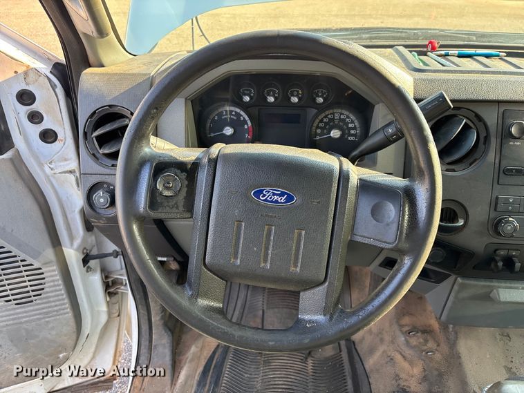 image for item DU6343 2015 Ford F350 Super Duty pickup truck cab and chassis