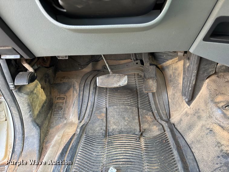 image for item DU6343 2015 Ford F350 Super Duty pickup truck cab and chassis