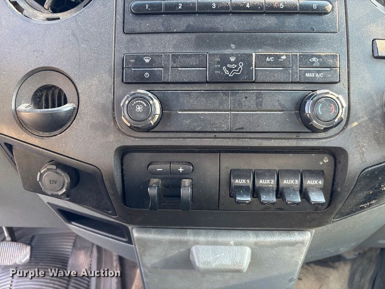image for item DU6343 2015 Ford F350 Super Duty pickup truck cab and chassis