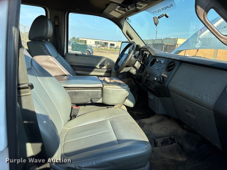 image for item DU6343 2015 Ford F350 Super Duty pickup truck cab and chassis