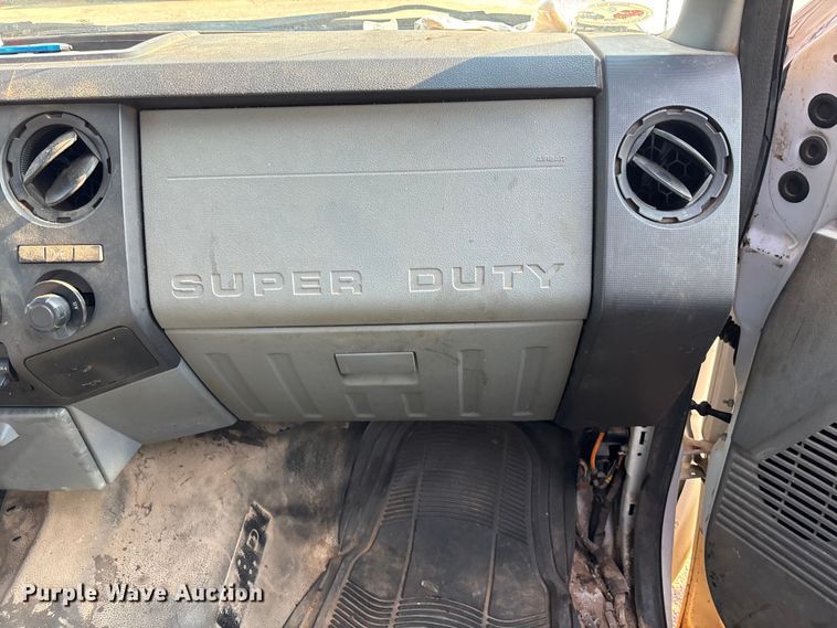 image for item DU6343 2015 Ford F350 Super Duty pickup truck cab and chassis