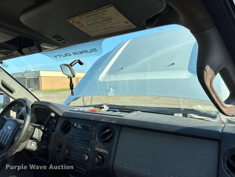 image for item DU6343 2015 Ford F350 Super Duty pickup truck cab and chassis