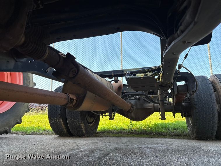 image for item DU6343 2015 Ford F350 Super Duty pickup truck cab and chassis
