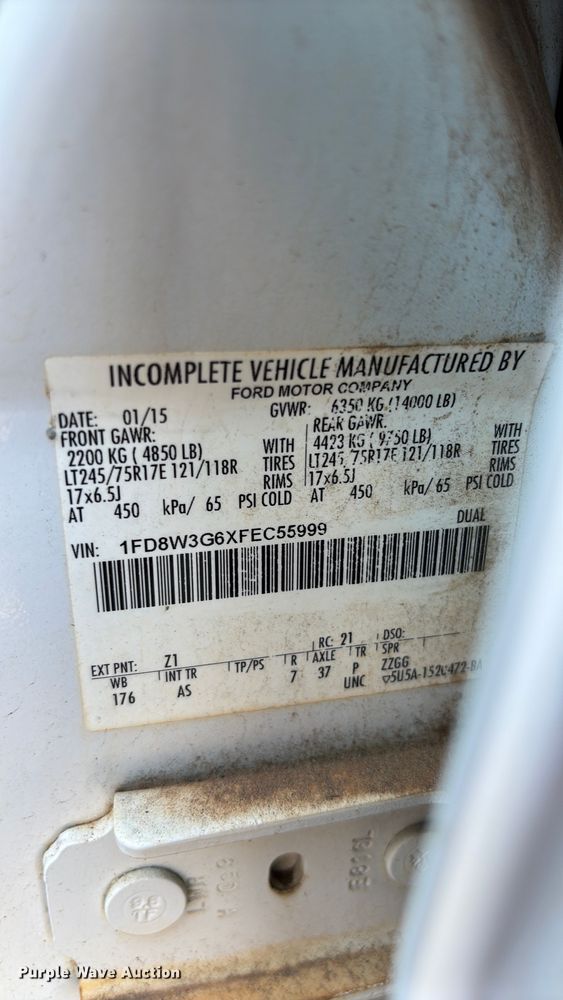 image for item DU6343 2015 Ford F350 Super Duty pickup truck cab and chassis
