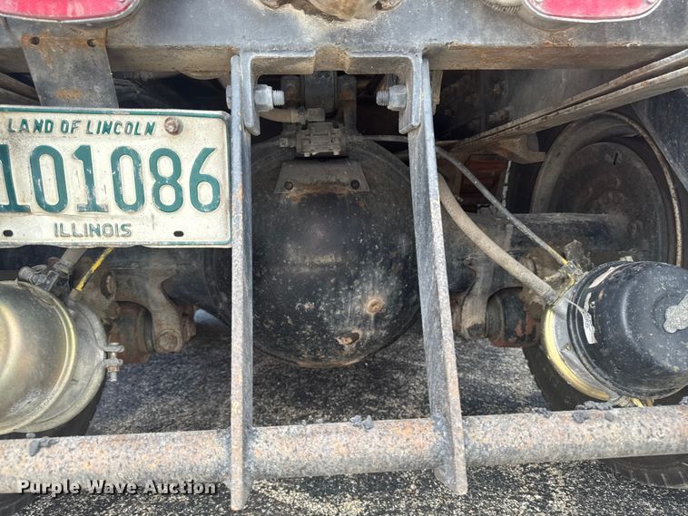 image for item DV2045 1994 International 4900 dump truck