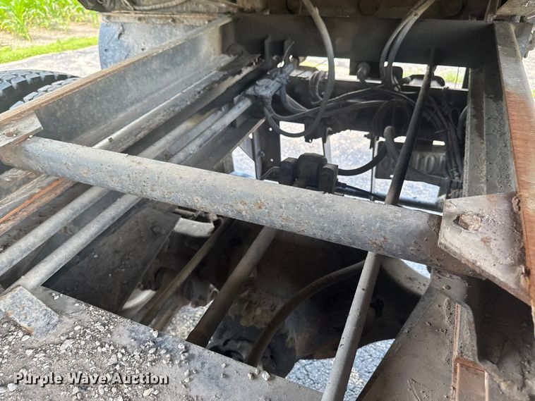 image for item DV2045 1994 International 4900 dump truck