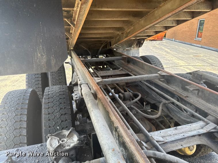image for item DV2045 1994 International 4900 dump truck