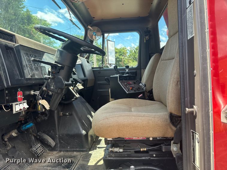 image for item DV2045 1994 International 4900 dump truck