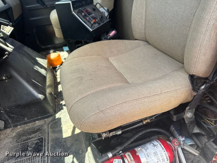 image for item DV2045 1994 International 4900 dump truck