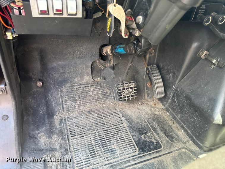 image for item DV2045 1994 International 4900 dump truck