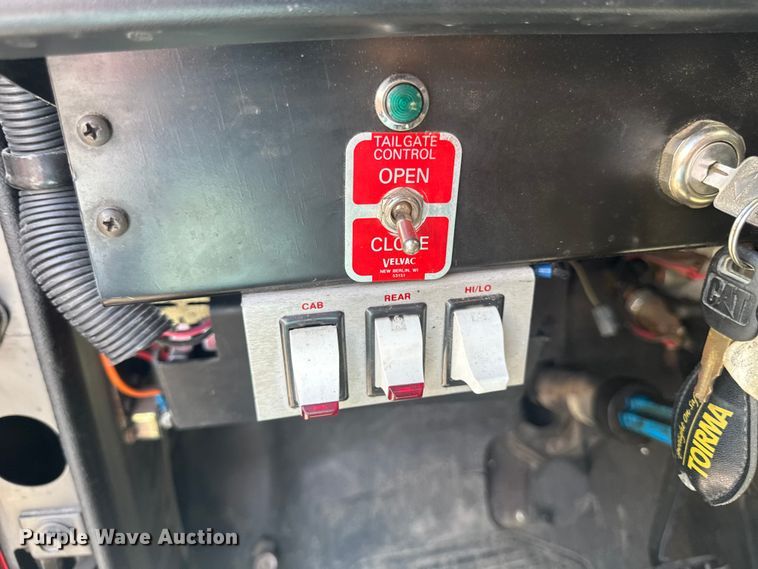 image for item DV2045 1994 International 4900 dump truck