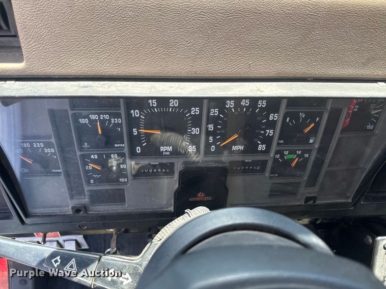 image for item DV2045 1994 International 4900 dump truck